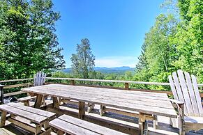 East Burke House w/ Deck < 3 Mi to Kingdom Trails!