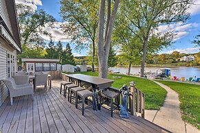 Boat Dock & Backyard: 'rock River Retreat'