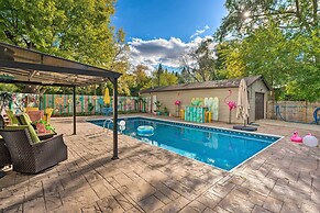 Boat Dock & Backyard: 'rock River Retreat'