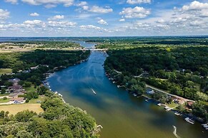 Boat Dock & Backyard: 'rock River Retreat'