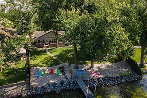 Boat Dock & Backyard: 'rock River Retreat'
