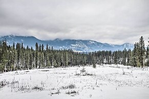 Kettle Falls Home w/ River Valley Mtn Views!