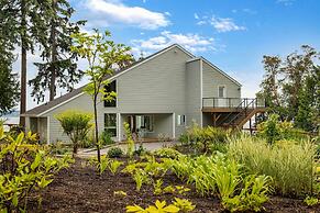 Hike, Bike & Explore: Oceanfront Kingston Getaway