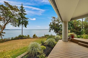 Hike, Bike & Explore: Oceanfront Kingston Getaway