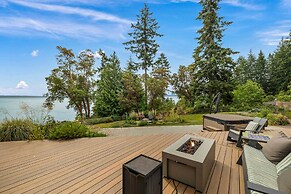 Hike, Bike & Explore: Oceanfront Kingston Getaway