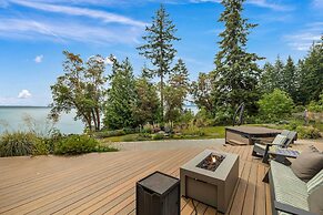 Hike, Bike & Explore: Oceanfront Kingston Getaway