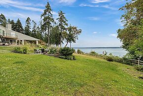 Hike, Bike & Explore: Oceanfront Kingston Getaway