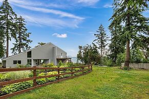 Hike, Bike & Explore: Oceanfront Kingston Getaway
