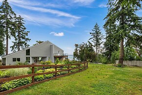 Hike, Bike & Explore: Oceanfront Kingston Getaway