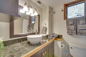 Cozy 'hillside Hideaway' in Wintergreen Resort!
