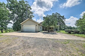 Family-friendly Retreat on Long Noble Lake!