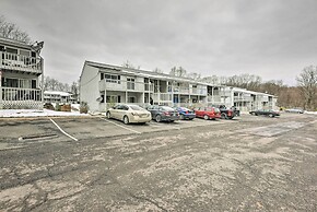 Near Mt Airy Casino: Mount Pocono Condo w/ Balcony