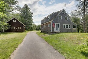 Franconia Escape on Half Acre w/ Fire Pit & Deck!
