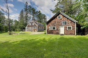 Franconia Escape on Half Acre w/ Fire Pit & Deck!