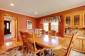 Franconia Escape on Half Acre w/ Fire Pit & Deck!