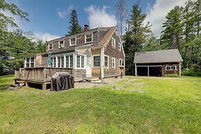 Franconia Escape on Half Acre w/ Fire Pit & Deck!