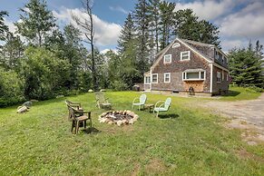 Franconia Escape on Half Acre w/ Fire Pit & Deck!