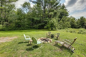 Franconia Escape on Half Acre w/ Fire Pit & Deck!