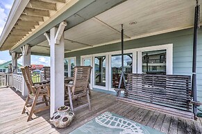 Walk to Ocean: Bright Crystal Beach House w/ Deck!