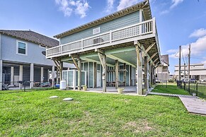 Walk to Ocean: Bright Crystal Beach House w/ Deck!
