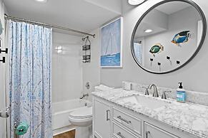 Walk to Coligny Beach Park: Coastal Oasis w/ Pool