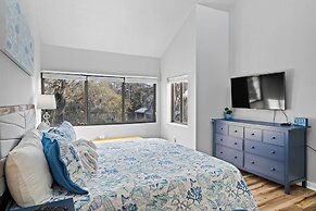 Walk to Coligny Beach Park: Coastal Oasis w/ Pool