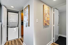 Walk to Coligny Beach Park: Coastal Oasis w/ Pool