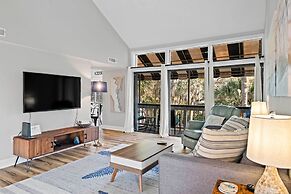 Walk to Coligny Beach Park: Coastal Oasis w/ Pool