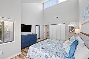 Walk to Coligny Beach Park: Coastal Oasis w/ Pool