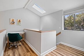 Walk to Coligny Beach Park: Coastal Oasis w/ Pool