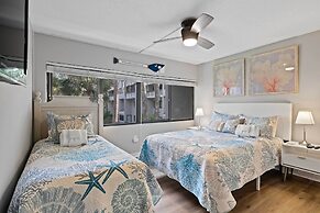 Walk to Coligny Beach Park: Coastal Oasis w/ Pool