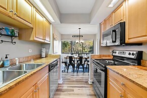 Walk to Coligny Beach Park: Coastal Oasis w/ Pool