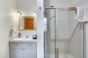 Chicago Creek B & B: 1 Mi to Mt Blue Sky!