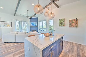 Mtn Views & Gas Fire Pit: Luxe Pine Escape!