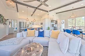 Mtn Views & Gas Fire Pit: Luxe Pine Escape!