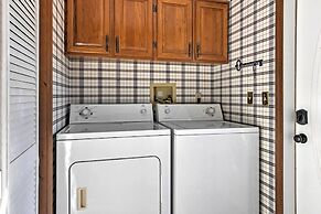 Captivating Cadiz Hideaway w/ Deck on Lake Barkley