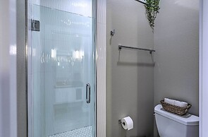 Sleek, Newly Updated Downtown San Marcos Apt!