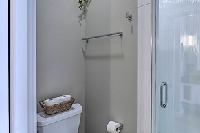 Sleek, Newly Updated Downtown San Marcos Apt!