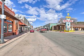 Modern Retreat: 3 Blocks to Dtwn Williams + Rte 66