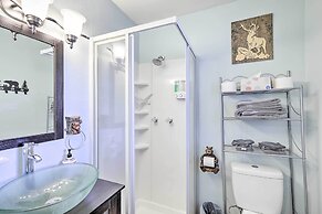 Bright Pine Cabin: Direct Trail Access & Deck!