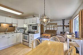 Bright Pine Cabin: Direct Trail Access & Deck!