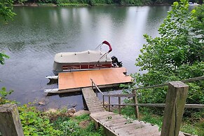 Cozy Family Home w/ Kayaks, Dock & Fire Pit!