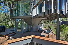 Walk to Harbour Town: Airy Treehouse w/ Bikes