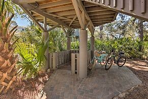 Walk to Harbour Town: Airy Treehouse w/ Bikes