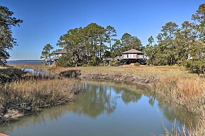 Walk to Harbour Town: Airy Treehouse w/ Bikes