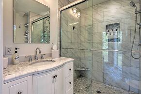 Walk to Harbour Town: Airy Treehouse w/ Bikes