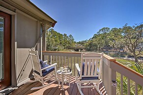 Walk to Harbour Town: Airy Treehouse w/ Bikes