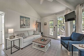 Walk to Harbour Town: Airy Treehouse w/ Bikes