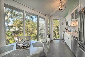 Walk to Harbour Town: Airy Treehouse w/ Bikes