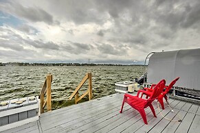 Waterfront Lake Conroe Getaway w/ Multiple Decks!